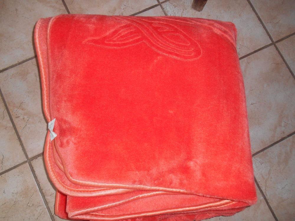 TRES CHAUDE COUVERTURE POLAIRE NEUF 30 Saint-Denis-en-Val (45)