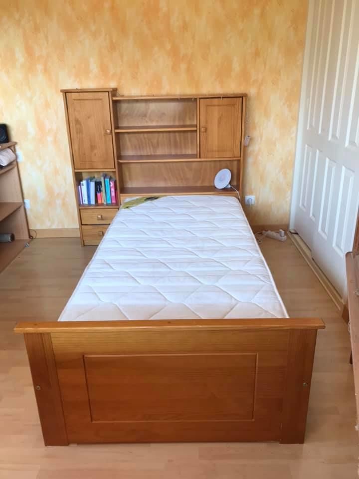  lit  tr�s bon �tat avec rangements int�gr�s et matelas 100 Bussi�res (42)