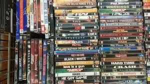 lot de 102 dvd en tres bon etat 30 Paris 14 (75)