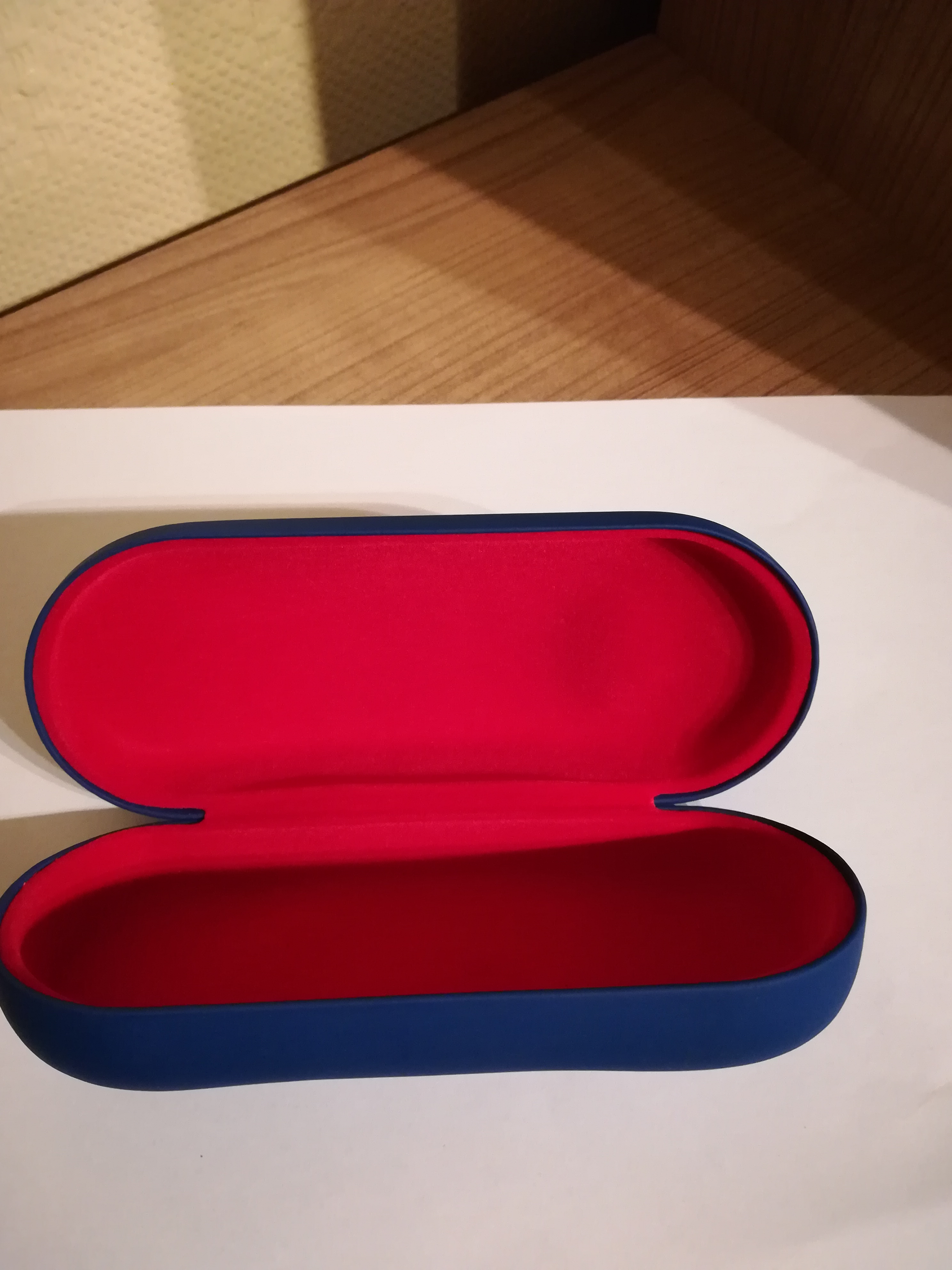 TRES BEL ETUI A LUNETTES  ? IN STYLE ?  
0 Mouvaux (59)