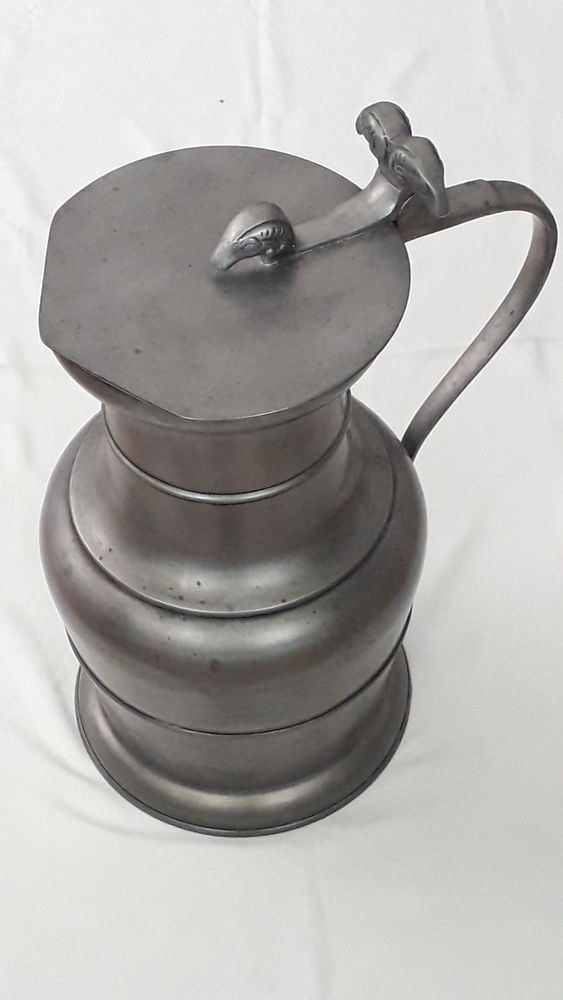 Tr�s Grand pichet en �tain
210 Salon-de-Provence (13)