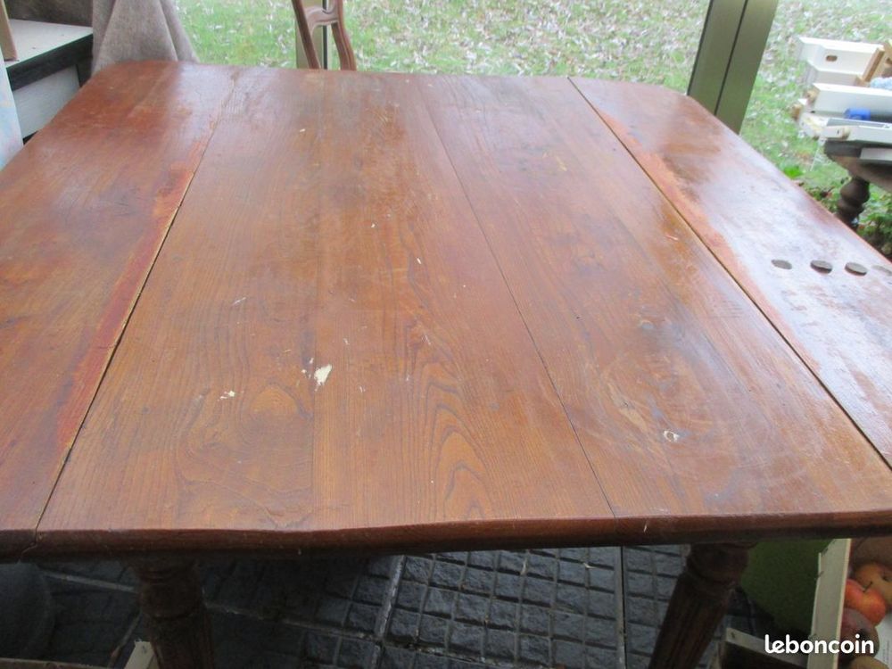 Tr�s grande TABLE carr�e - en CHENE - CHEVILLEE BOIS = 100 E 60 M�rignies (59)