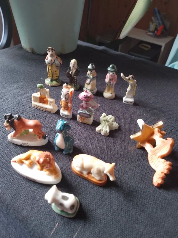 Tr�s int�ressant petit lot de f�ves 10 Limoges (87)