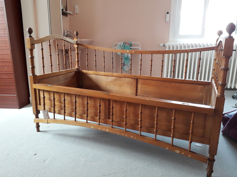 Tr�s joli lit b�b� en bois 50 Le Pouliguen (44)