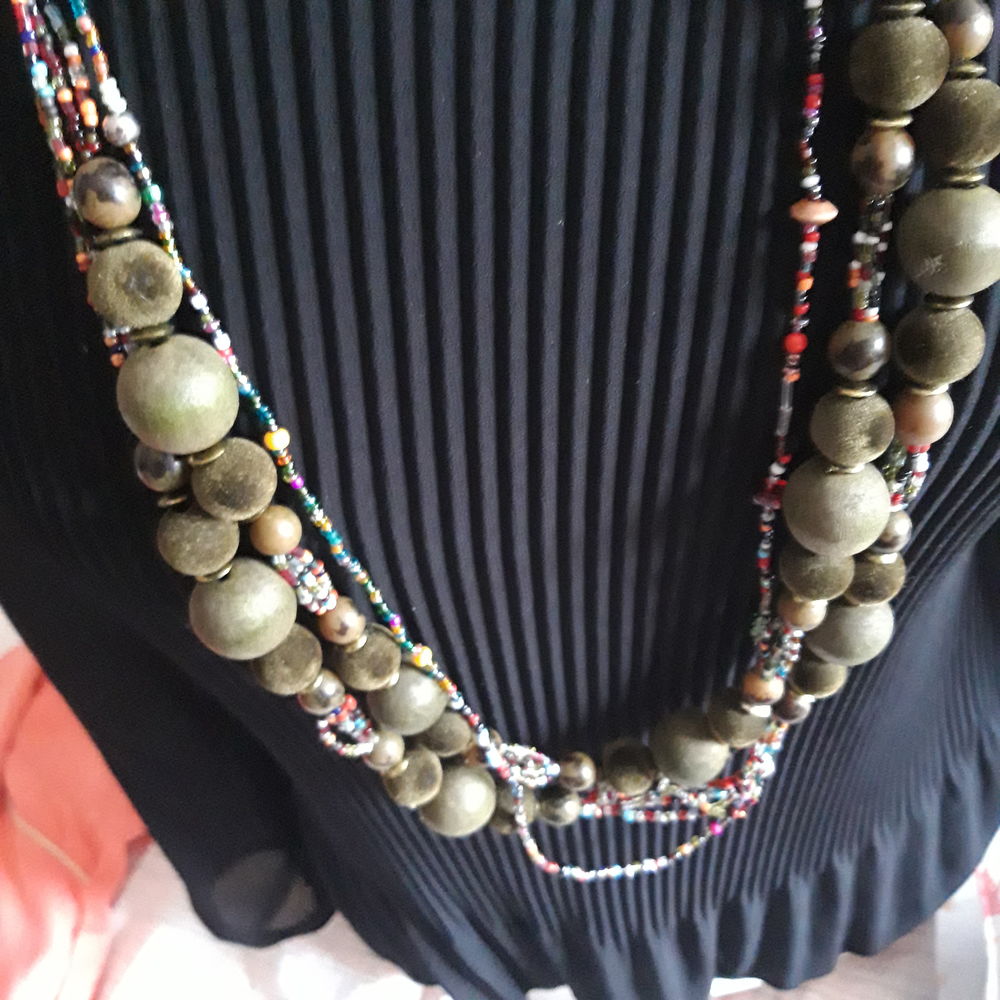 Tr�s  joli collier. boh�me. 10 Haguenau (67)