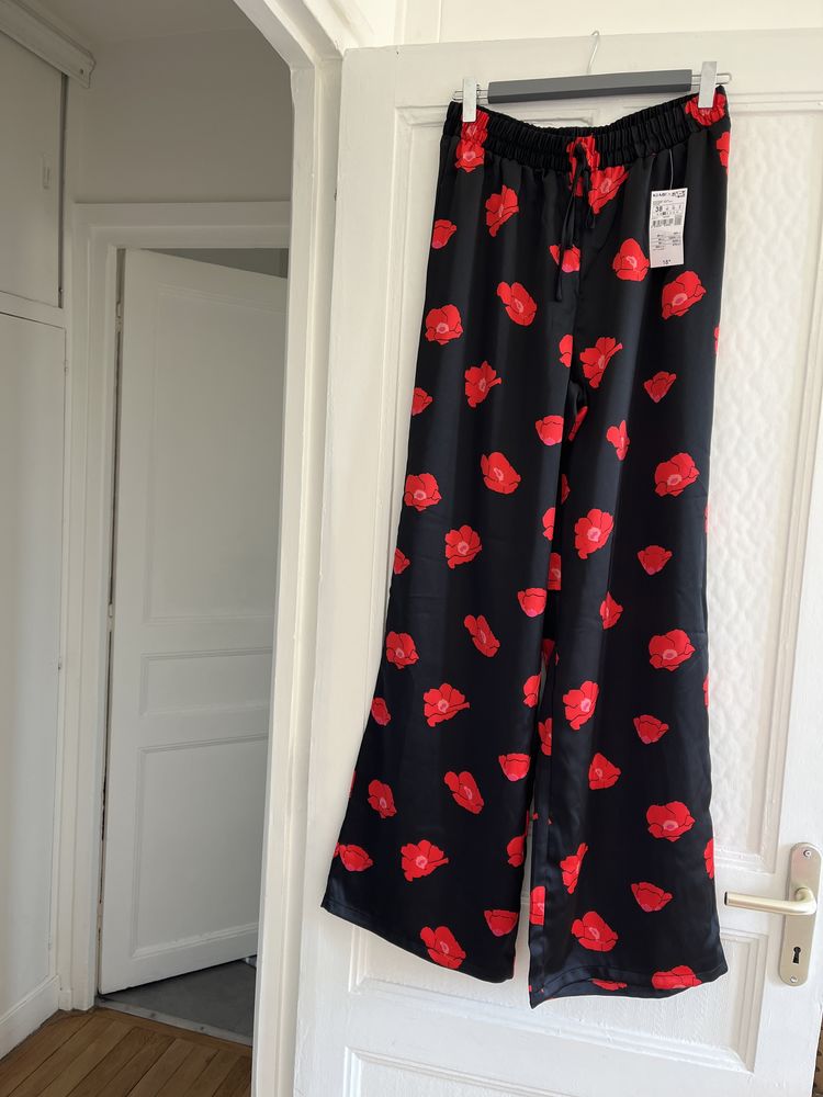 tr�s joli ? pantalon fluide l�ger motifs roses ? neuf avec �tiquette ? 15 Boulogne-Billancourt (92)