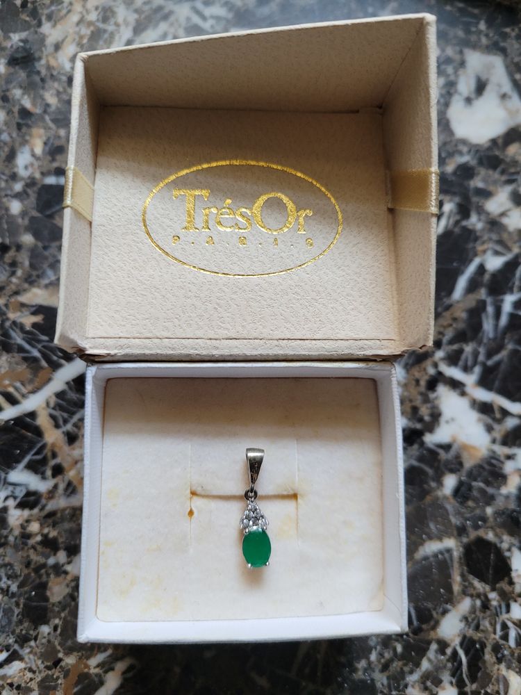 Tr�s joli pendentif avec une �meraude 210 Marseille 2 (13)