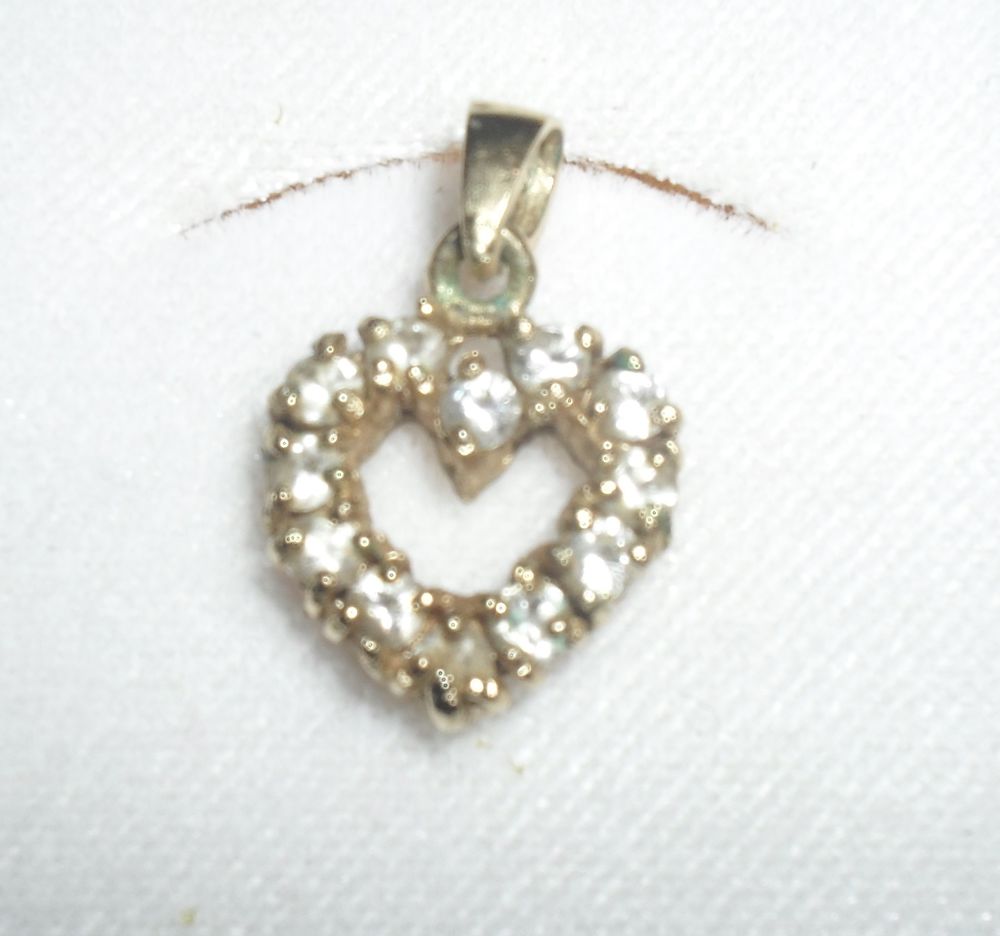 Tr�s joli Pendentif C?ur avec petits brillants 12 Montreuil (93)