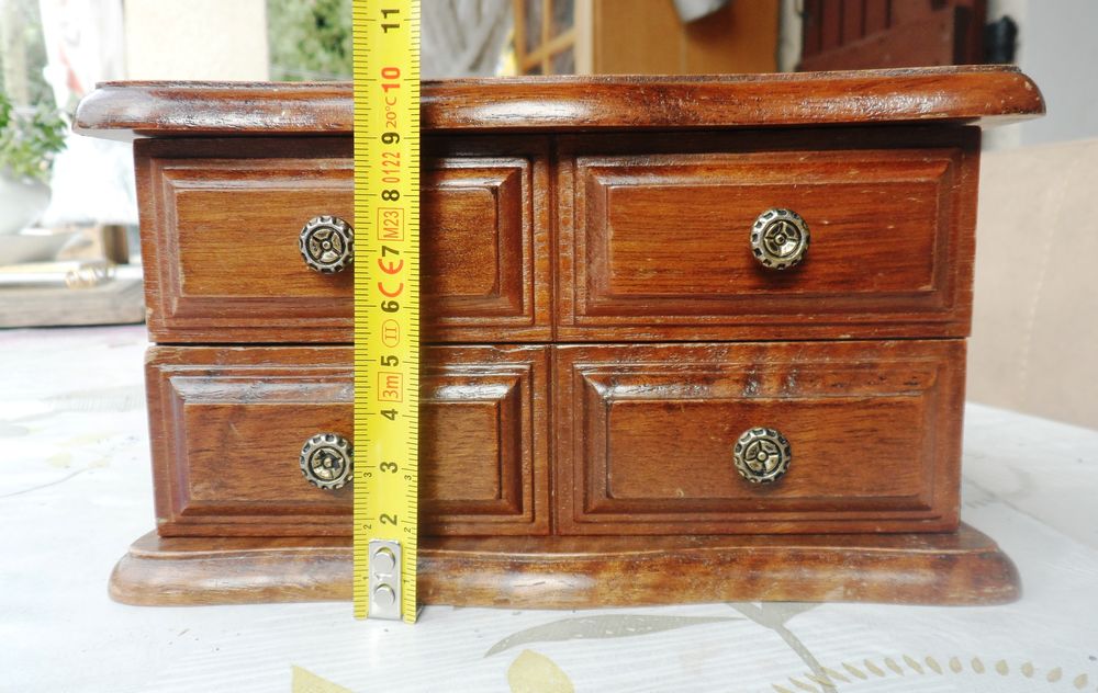 Tr�s joli petit coffret en bois vintage
18,50 x 12,50 x 10cm 20 Castries (34)