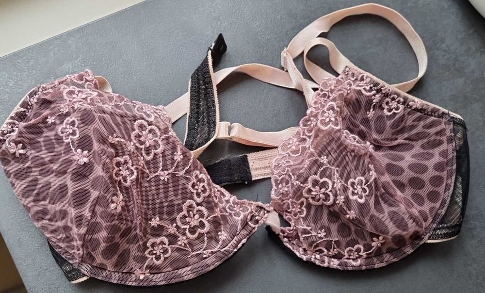 Tr�s joli soutien gorge 95B. TBE 12 Oullins (69)