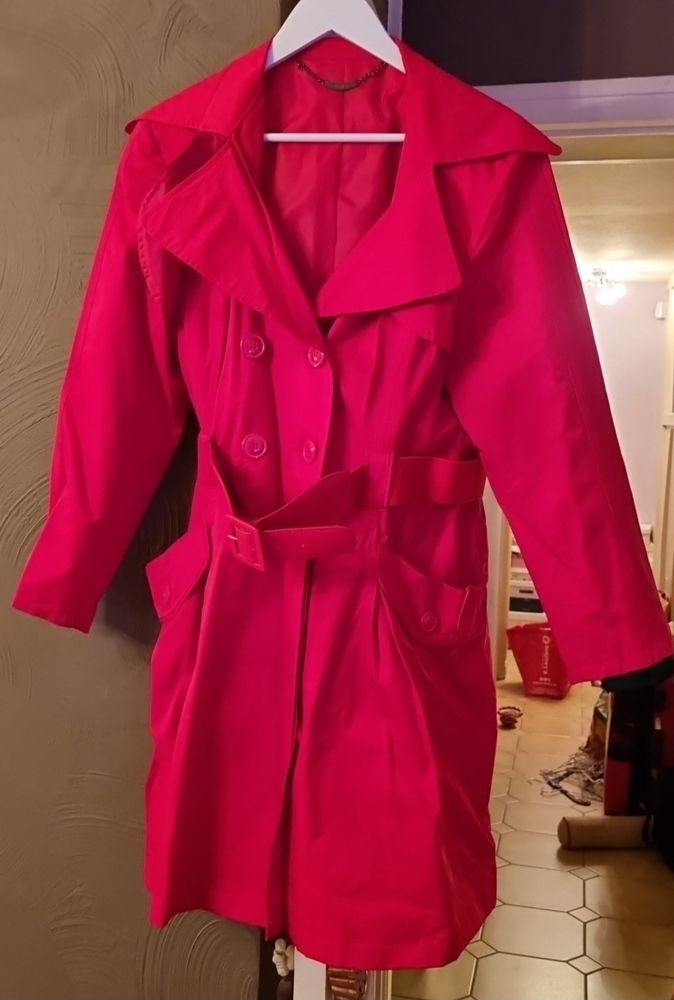Tr�s joli trench T44. Jacqueline Riu 17 Oullins (69)