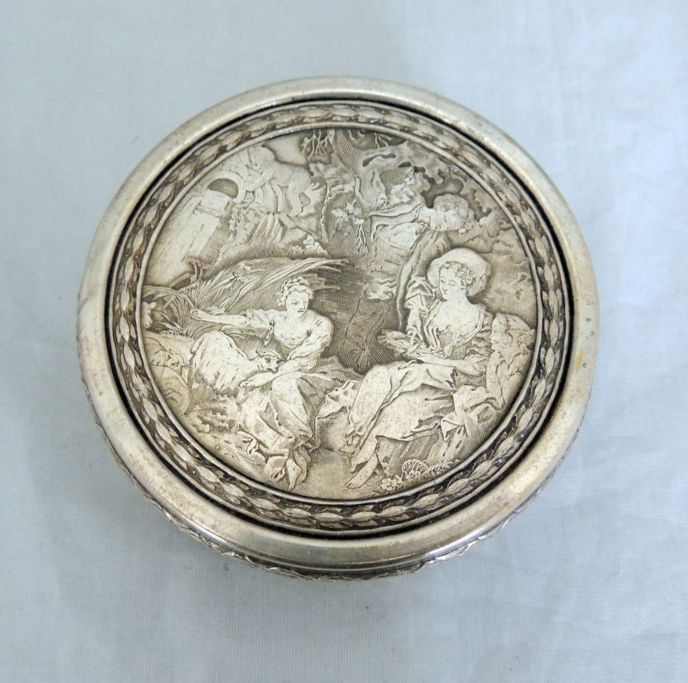 Tr�s jolie boite en m�tal argent� grav�e 19 Amiens (80)