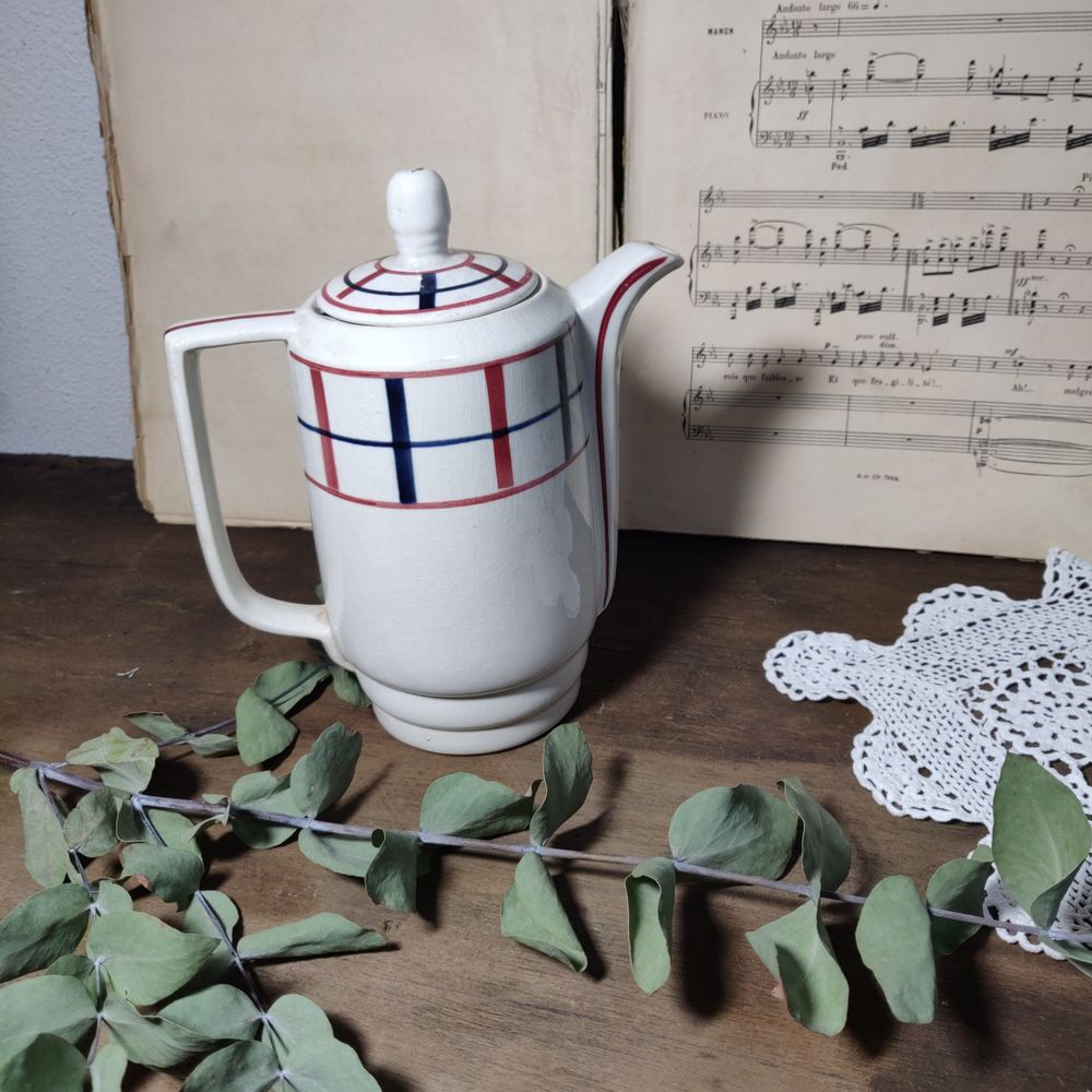 Tr�s jolie cafetiere basque en fa�ence vintage 24 Bordeaux (33)