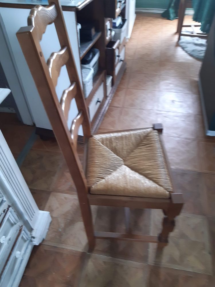 tr�s jolie chaises rustiques j en ai plusieurs 50 Noisy-le-Grand (93)