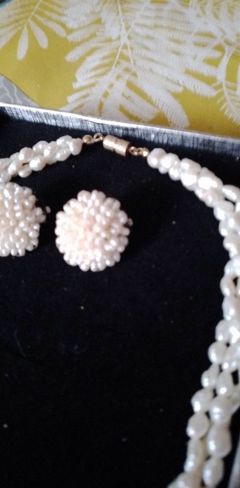 tres jolie  collier nacr�e avec ces boucles d oreilles CLIP 20 Vrigne-aux-Bois (08)