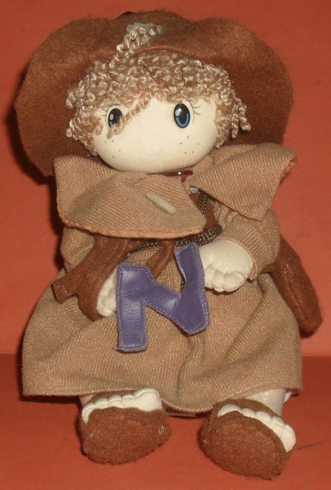 Tr�s jolie Peluche fillette au chapeau. 15 Montreuil (93)