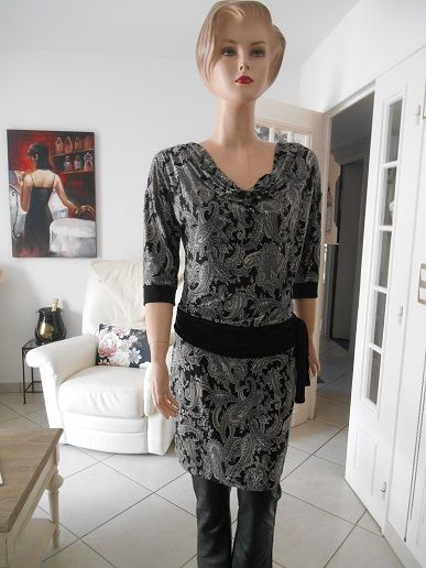 Tr�s jolie robe l�g�re,de grande  marque,QUINZE heure TRENTE 25 Violaines (62)