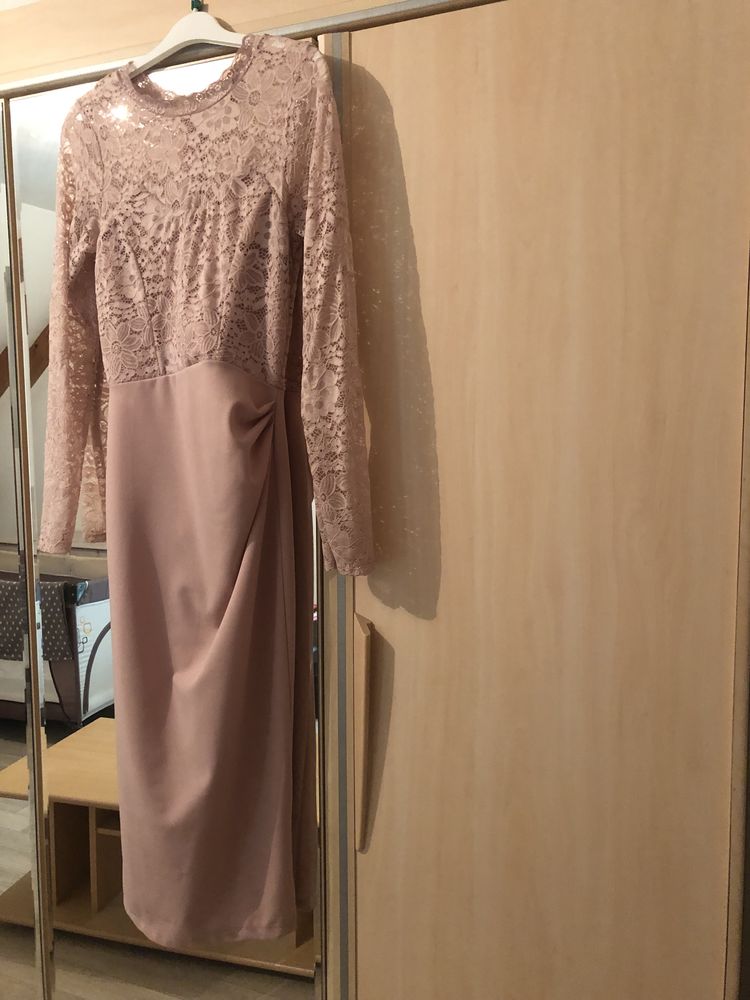 Tr�s jolie robe rose saumon. 30 Servon-sur-Vilaine (35)