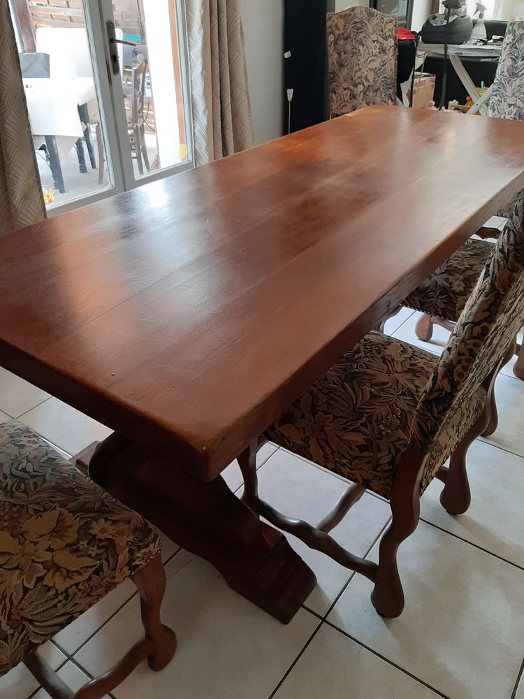 Tr�s jolie table Monast�re 550 Lahonce (64)