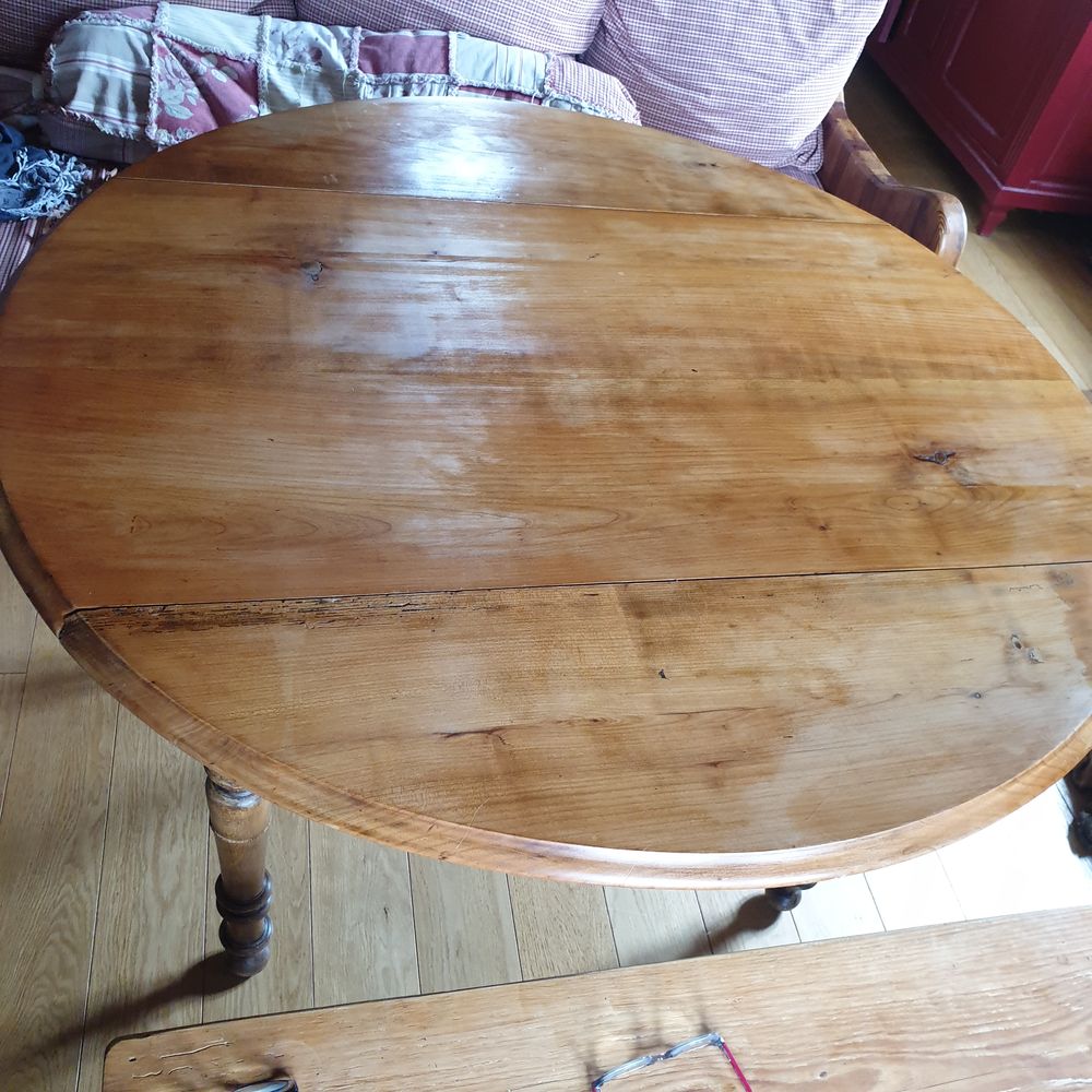 Tr�s jolie table 1ancienne 
1m10 . 55 Taintrux (88)