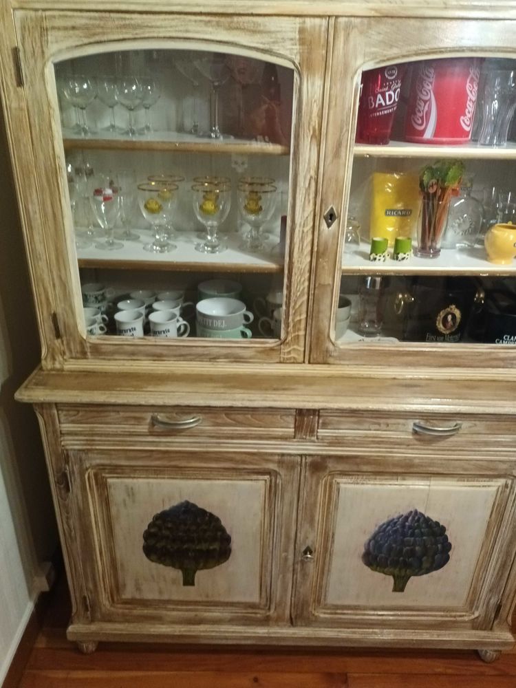 tr�s jolie vaisellier vitrine port� du bas motif peint �  la main et vitrifier 300 Marsac-en-Livradois (63)