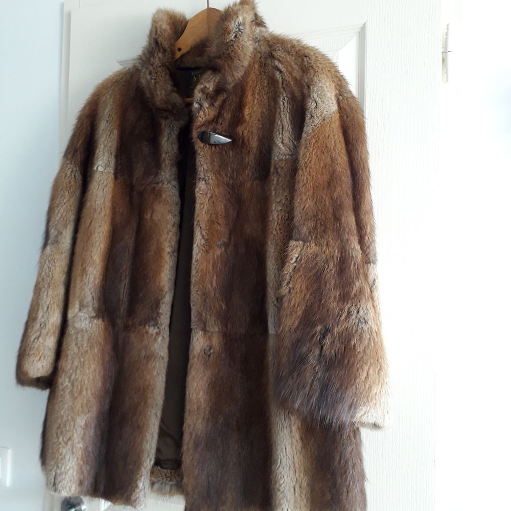 Tr�s Jolie Veste 3/4 en Fourrure de Vison TAILLE 42/44 
459 Saint-Hippolyte (17)