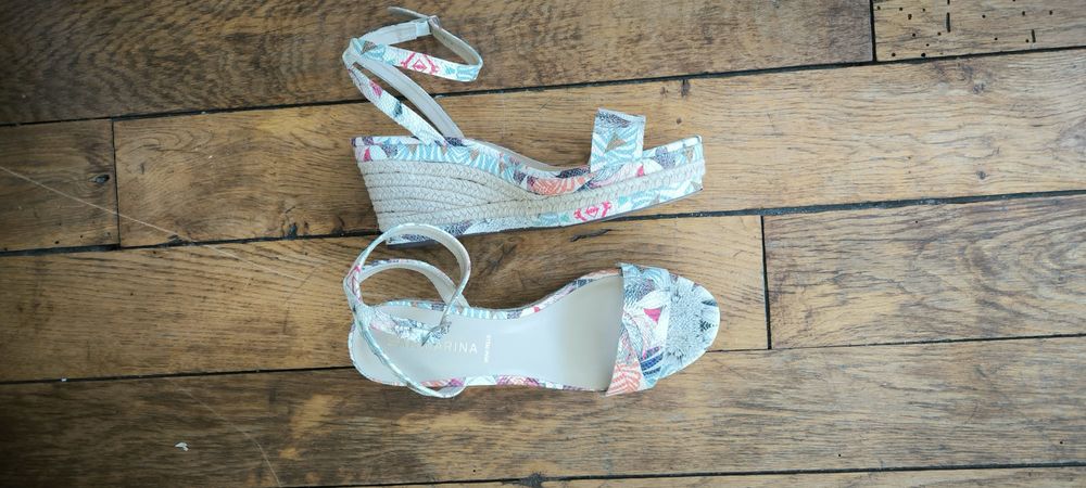 Tr�s jolies sandales de c�r�monie San Marino, multicolores. 12 Paris 11 (75)