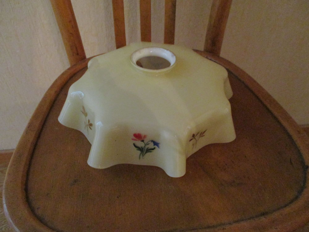 tr�s vieil abat jour fleuri pas un �clat et autres vintage 35 M�rignies (59)
