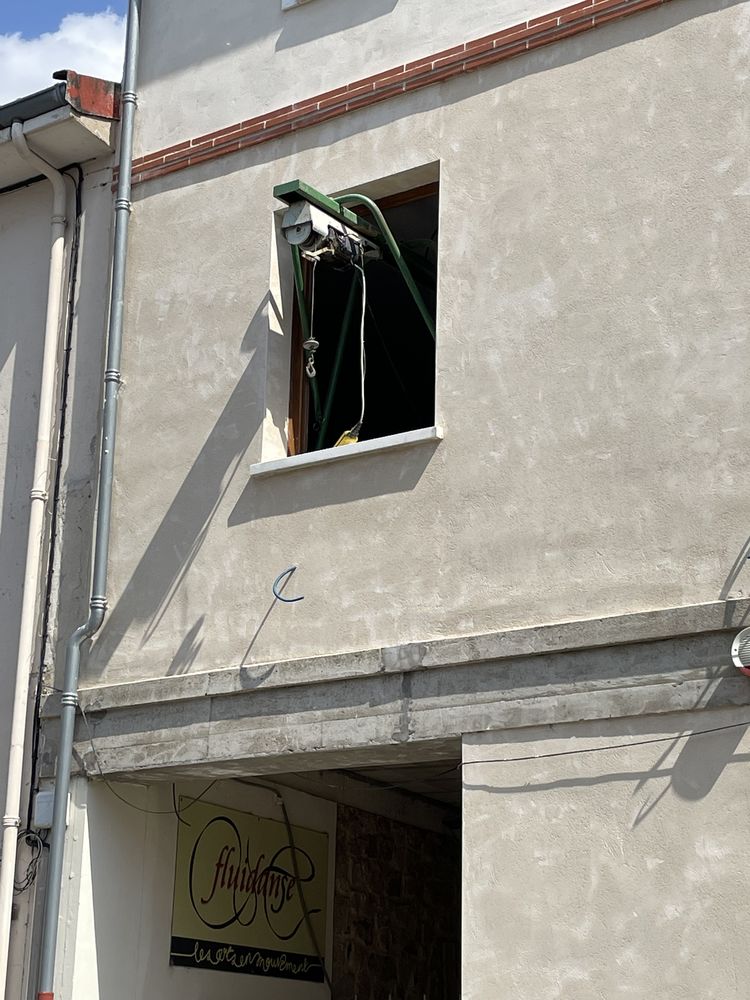 treuil �lectrique avec chevalet 1100 Carmaux (81)