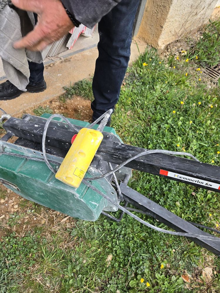 treuil �lectrique 300 Lauris (84)