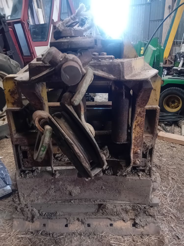 2 TREUIL DE 10 T hydrolique PAN TREUIL de LATIL ) 5000 Broualan (35)