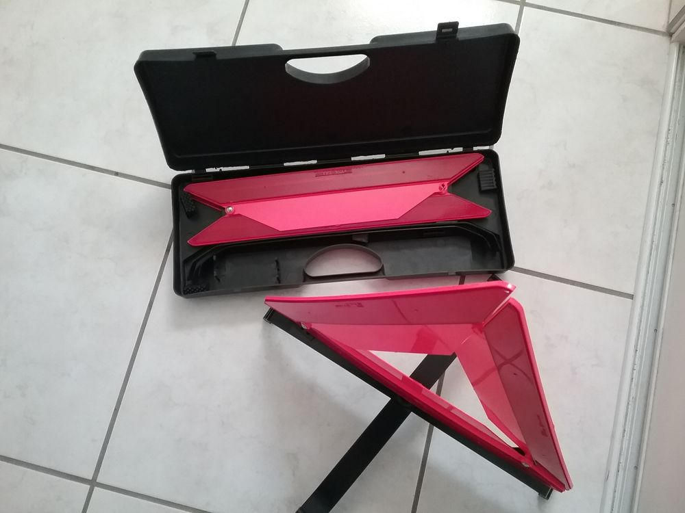 2 TRIANGLES DE SECURITE NEUF. 8 Saint-Symphorien (79)