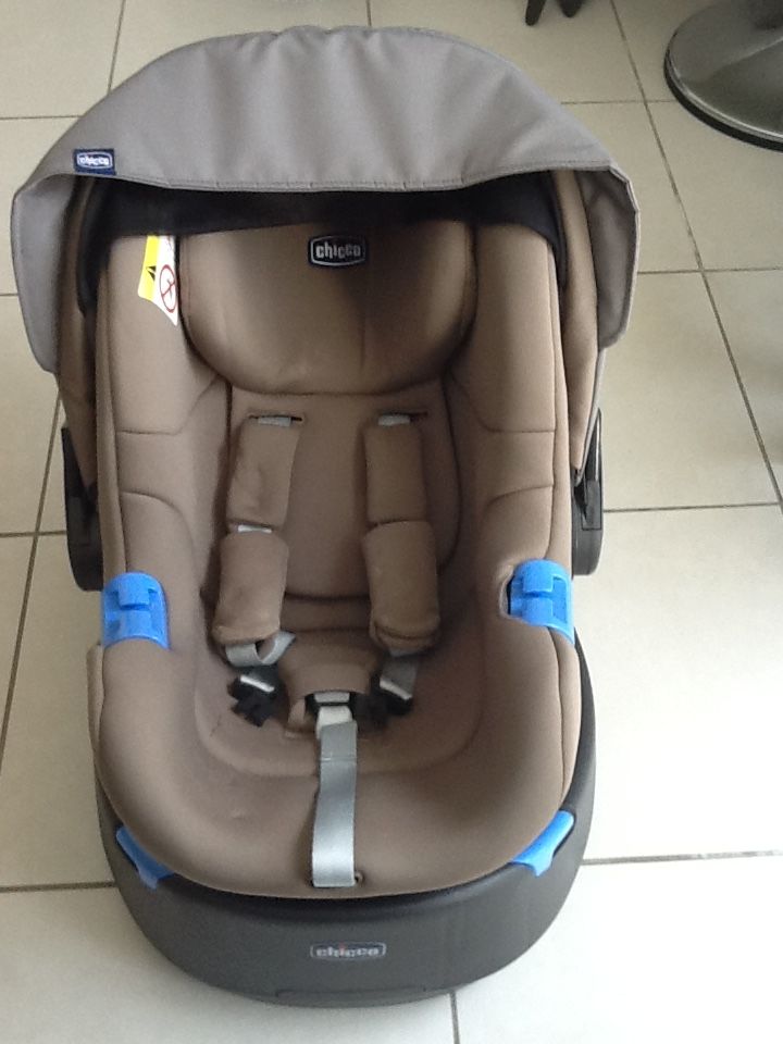 Trio Love de Chicco couleur taupe. 280 Biarritz (64)