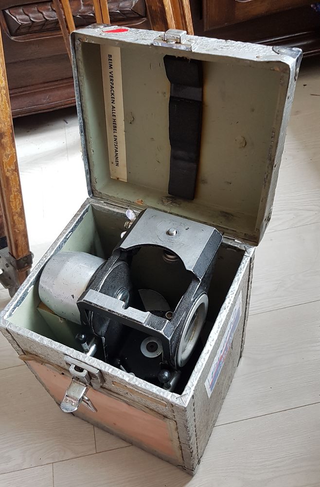 Tripod Sachtler T�te de pied type Hydro 35 + branche pour ca 290 Pierre-B�nite (69)