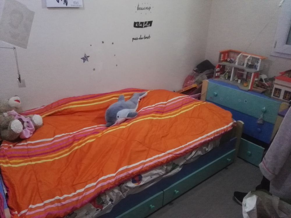 Troc ok. Chambre meubles bois mixte solide enfants pr�ados. 89 Saint-Orens-de-Gameville (31)