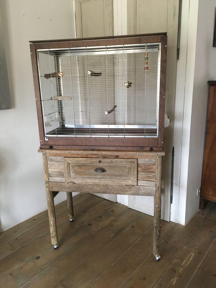 TROIS CAGES POUR OISEAUX, plus table et accesoires 180 Luynes (13)