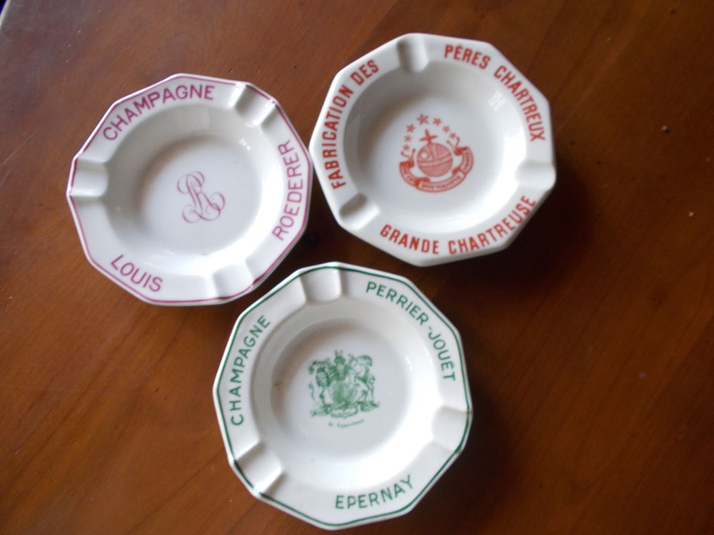  trois cendriers ronds  prix de depart 15e - 0 Chissey-en-Morvan (71)