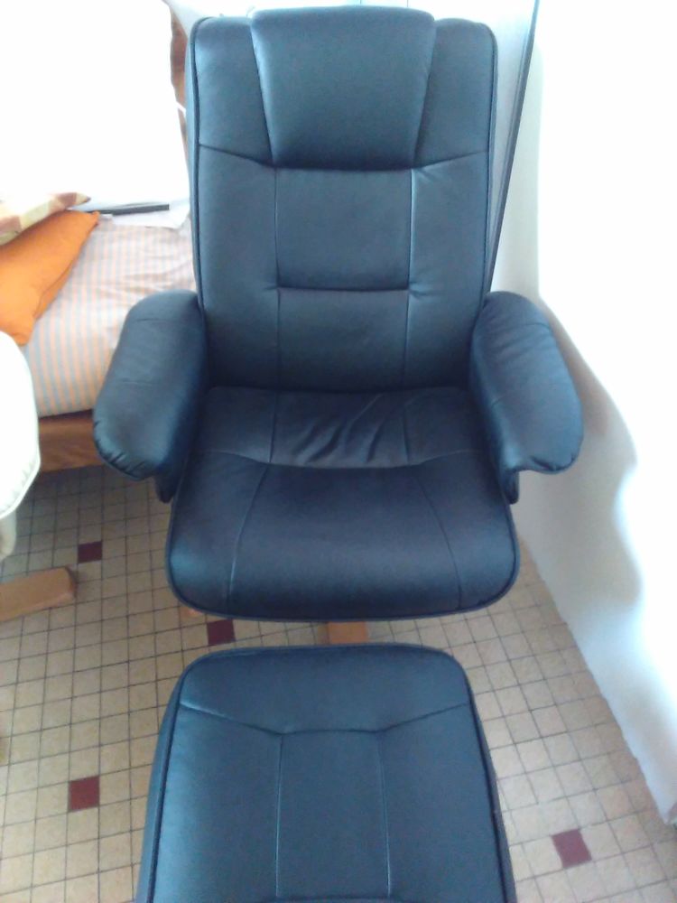 trois fauteuils relaxes. 200 Saint-Gilles-Croix-de-Vie (85)