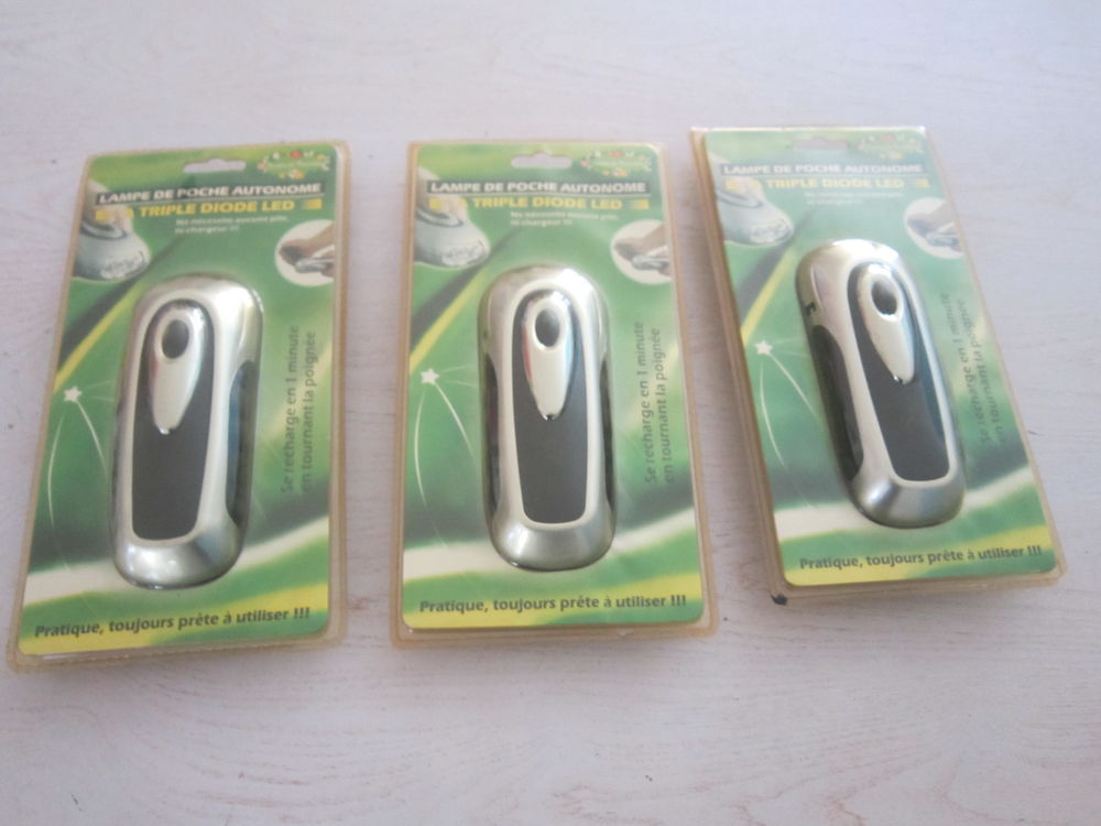 Un lot de trois lampes de poche autonome 10 Brignais (69)