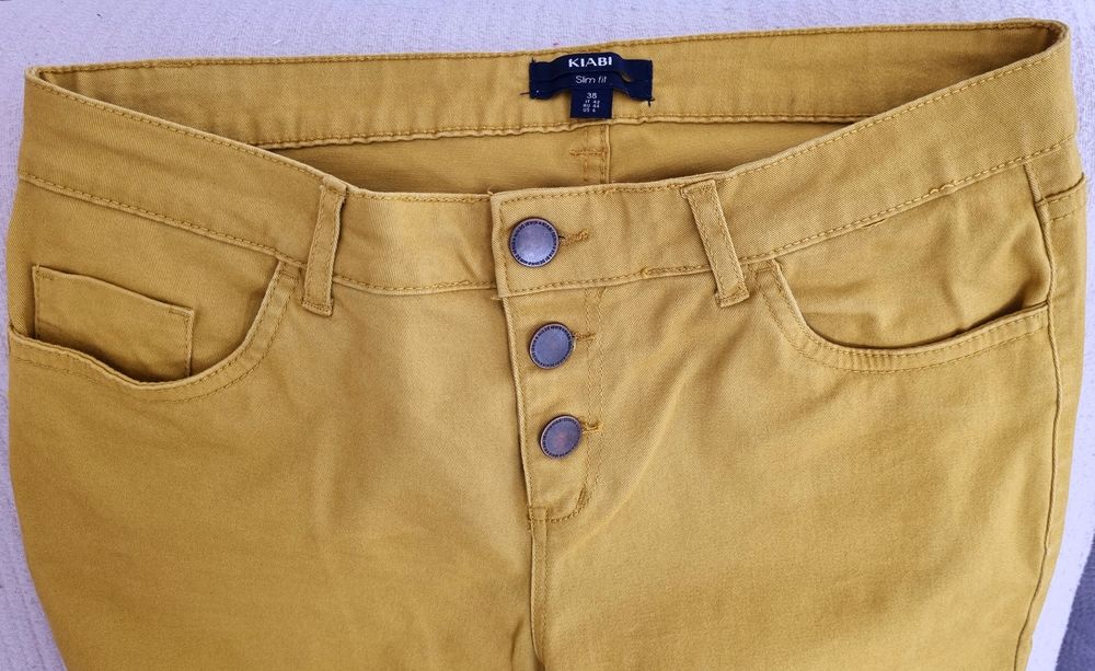 LOT DE TROIS PANTACOURTS 20 Pau (64)