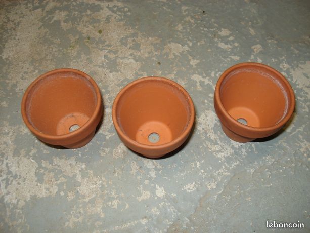 Trois petits pots en terre cuite 0 M�rignies (59)