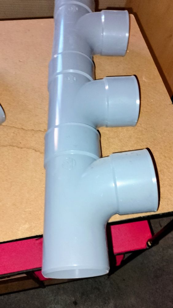 TROIS TES POUR TUYAUX P.V.C. �80 5 Eauze (32)
