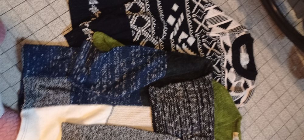 lot de trois pulls pour femme 12 Pantin (93)