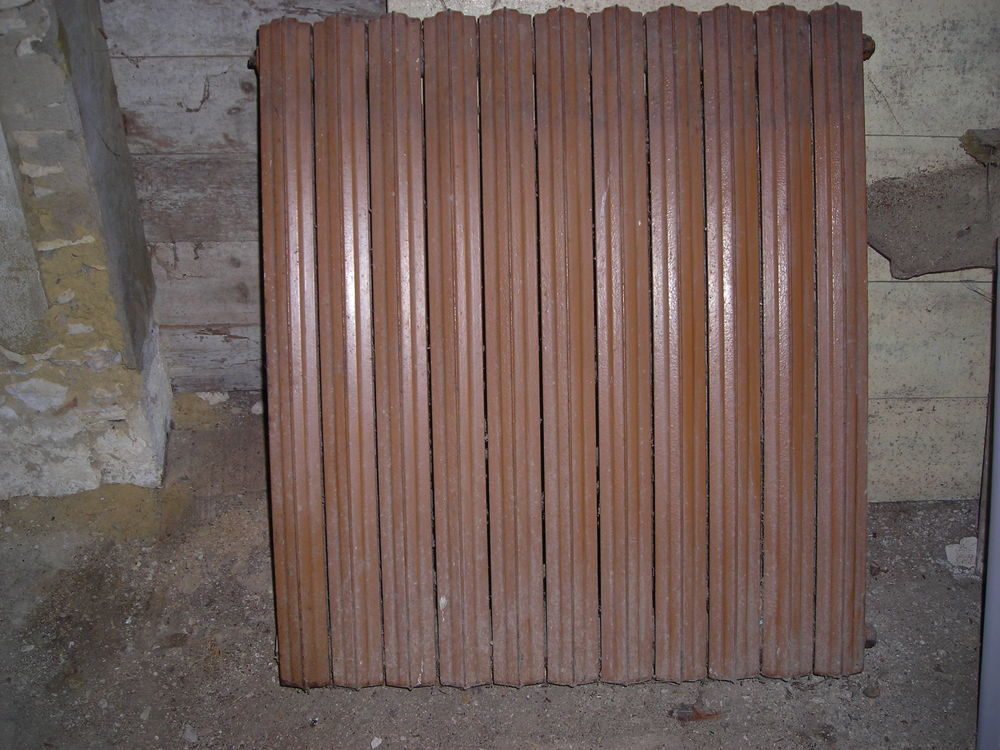 Trois radiateurs en fonte 60 Bercloux (17)