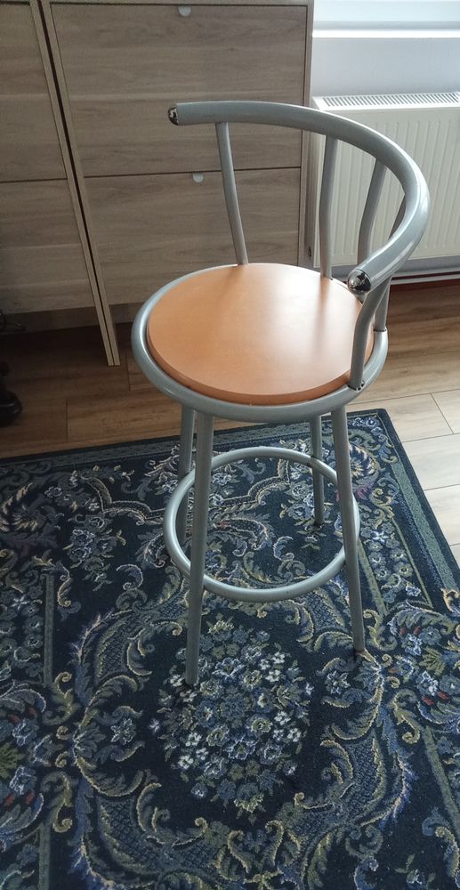 Trois Tabourets de bar pivotants 120 Strasbourg (67)