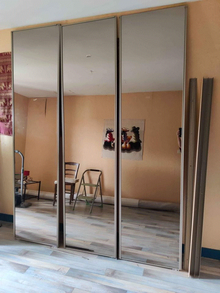 TROIS VANTAUX DE DRESSING. 240X60. MIROIR TEINTE 70 Villejoubert (16)