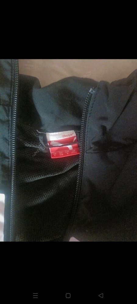 12� trois vestes taille 8 ans 12 Accolay (89)