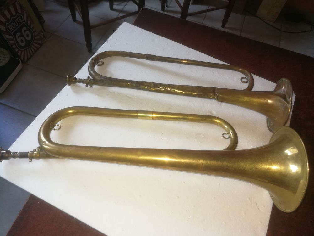 2 trompettes en cuivre  55 Le Creusot (71)
