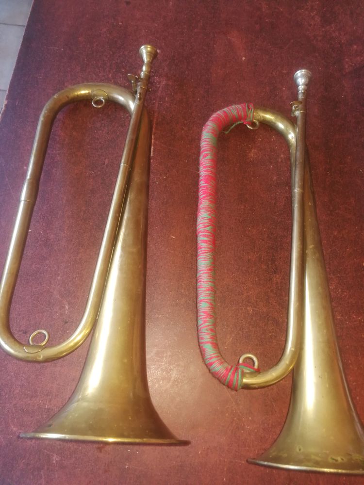 2 trompettes en cuivre 85 Le Creusot (71)