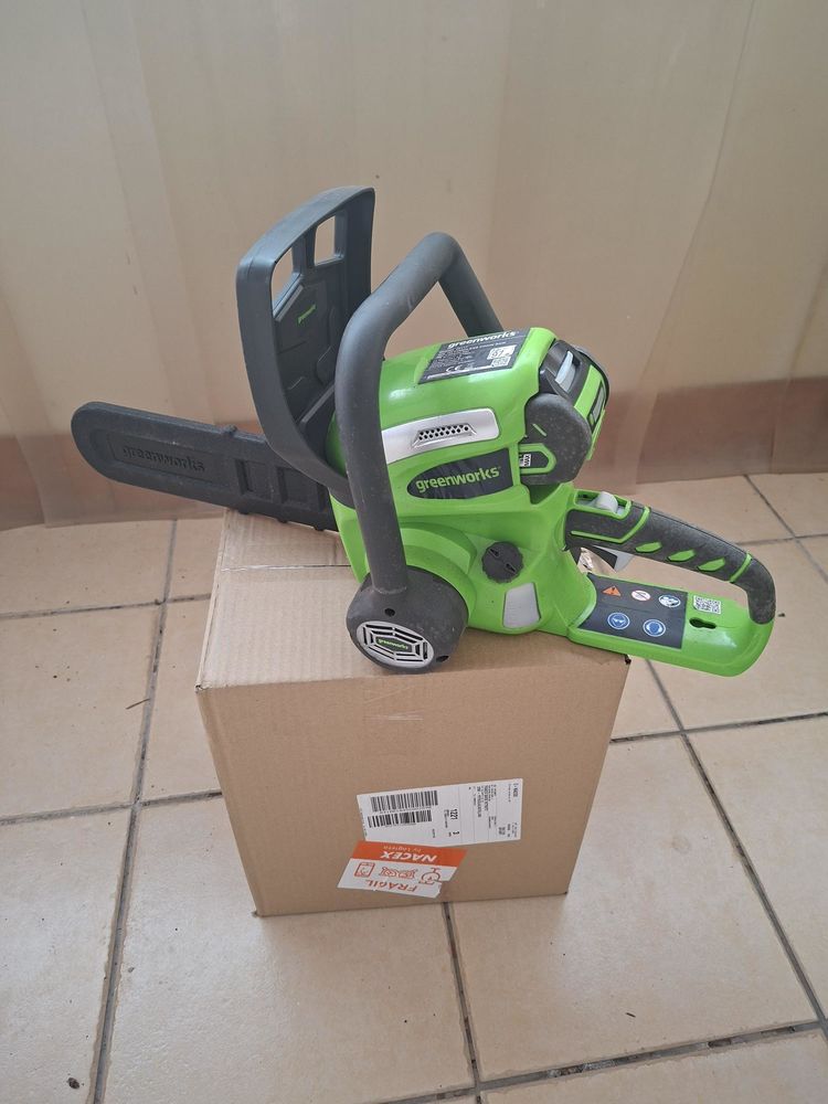 TRONCONNEUSE BATTERIE 50 Espagne (75)